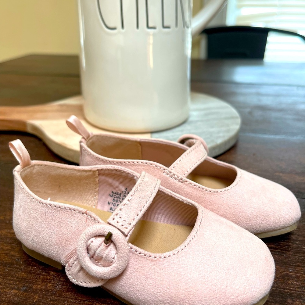 Light pink Old Navy dress shoes • size 6